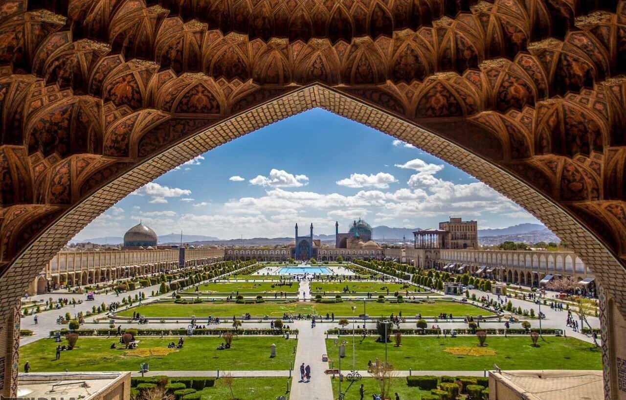 آغاز مرمت طبقه دوم میدان نقش جهان؛ تلاش مردم برای بهبود وضعیت دو برج آغاز مرمت طبقه دوم میدان نقش جهان؛ تلاش مردم برای بهبود وضعیت دو برج