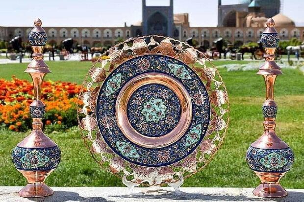 انجام داوری ۱۲۴ اثر منتخب ارسالی هشتمین به نشان مهر اصالت ملی دراصفهان انجام داوری ۱۲۴ اثر منتخب ارسالی هشتمین به نشان مهر اصالت ملی دراصفهان