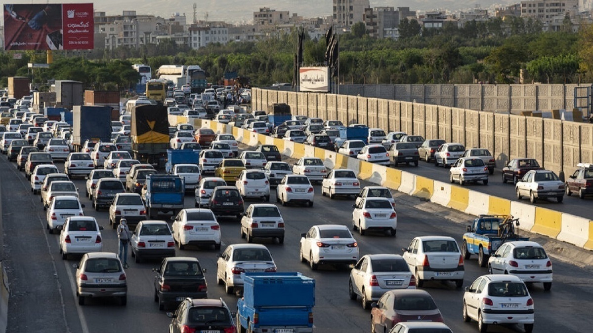 جزئیات ترافیک سنگین در ورودیهای غربی و شرقی تهران جزئیات ترافیک سنگین در ورودیهای غربی و شرقی تهران