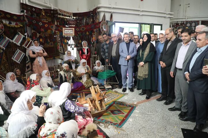 شهر ملی «گلیم ورنی عنبران» و چشمانداز جهانیشدن آن شهر ملی «گلیم ورنی عنبران» و چشمانداز جهانیشدن آن
