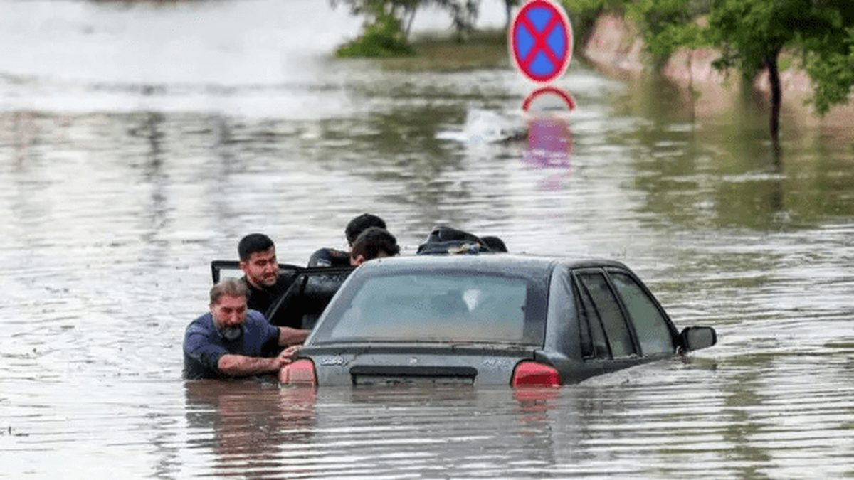 هشدار سیل در ۳۲ شهرستان؛ پیشبینی بارشهای سیلآسا در غرب کشور هشدار سیل در ۳۲ شهرستان؛ پیشبینی بارشهای سیلآسا در غرب کشور