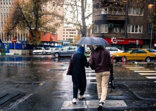 وضعیت آب و هوای تهران امروز چهارشنبه ۲۶ آذر ۱۴۰۴ / باران و رعدوبرق تهران را غافلگیر می‌کند