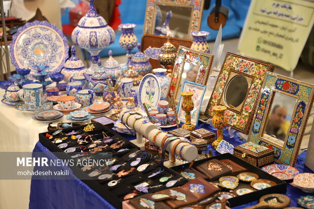 زمانی: صنایع دستی ایران در جهان حرف اول را میزند زمانی: صنایع دستی ایران در جهان حرف اول را میزند