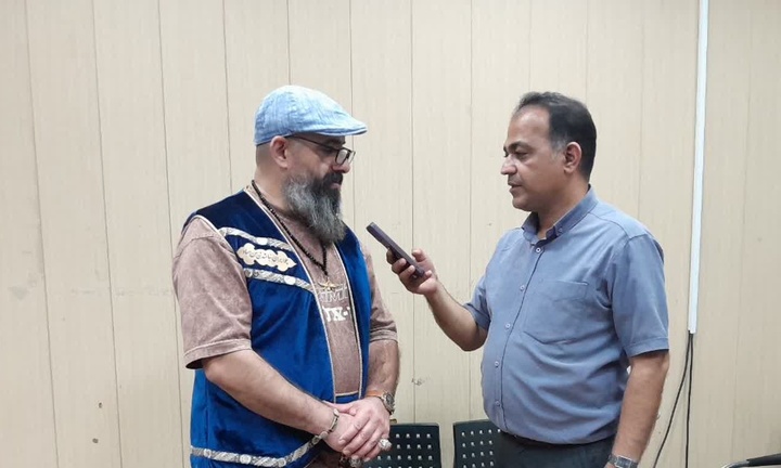 بازآفرینی شاهنامه تلاشی برای زندهماندن زبان مادری است/ عشق به زبان مادری مرا به فردوسی رساند بازآفرینی شاهنامه تلاشی برای زندهماندن زبان مادری است/ عشق به زبان مادری مرا به فردوسی رساند