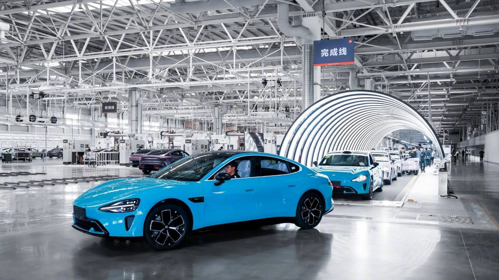 چین چگونه فاتح صنعت خودرو شد؟ Think only Tesla's gigafactories are cool? The Xiaomi SU7 factory in China is so advanced that it has become a popular tourist destination, with auto enthusiasts happily buying tickets that are sold