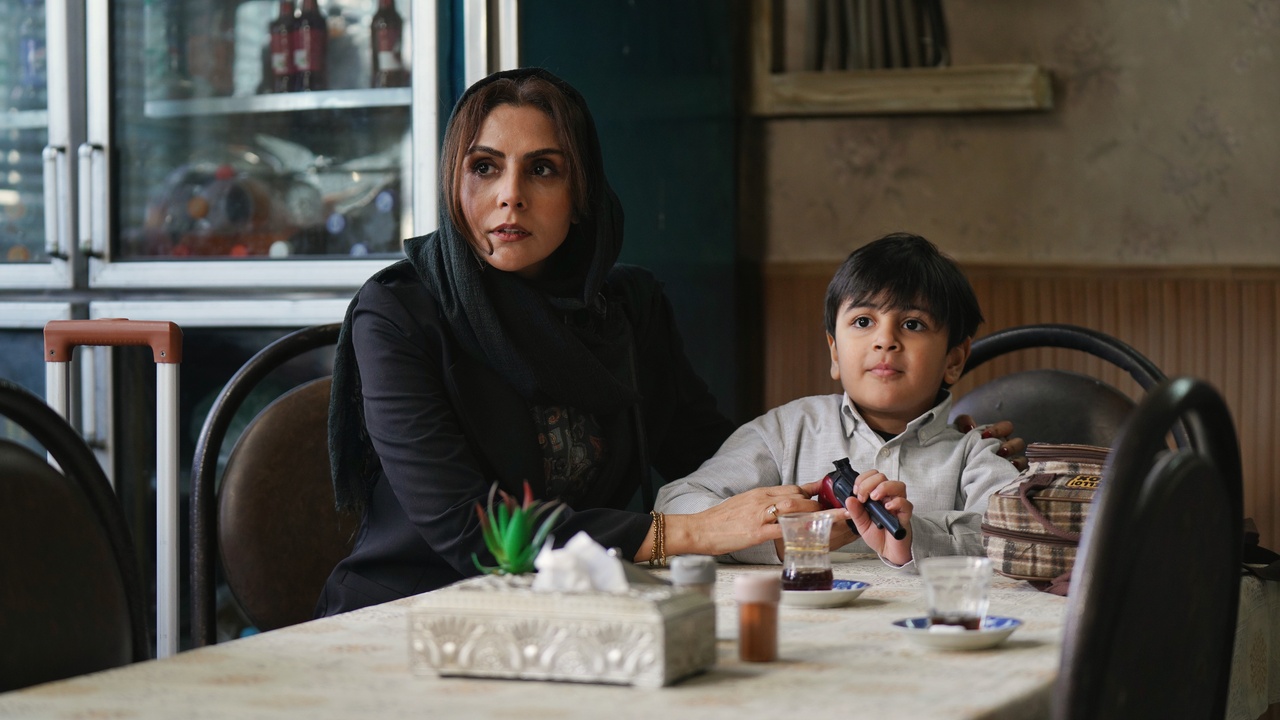 «کافه سلطان»؛ جایی که بحران، روابط انسانی را عیان میکند «کافه سلطان»؛ جایی که بحران، روابط انسانی را عیان میکند