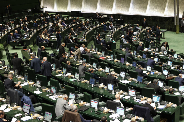 ۵۳ نماینده مجلس خواستار مقابله با جنگ اقتصادی آمریکا شدند ۵۳ نماینده مجلس خواستار مقابله با جنگ اقتصادی آمریکا شدند