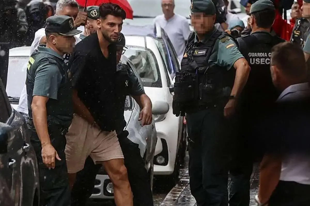 ۱۰ سال و نیم زندان برای ستاره فوتبال به اتهام تعرض جنسی ۱۰ سال و نیم زندان برای ستاره فوتبال به اتهام تعرض جنسی