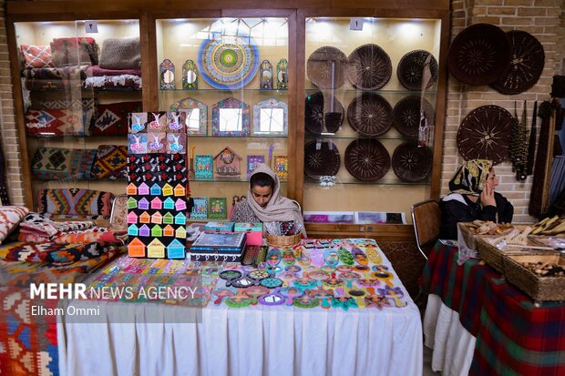 آسیب عمیق به اقتصاد هنر اصفهان؛ فروش نوروزی صنایع دستی کمتر از انتظار آسیب عمیق به اقتصاد هنر اصفهان؛ فروش نوروزی صنایع دستی کمتر از انتظار