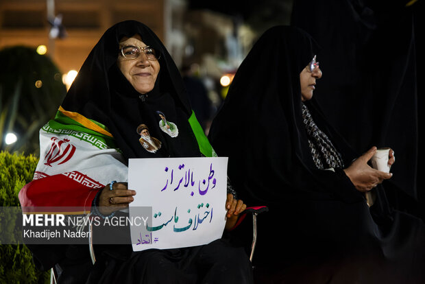 اجتماع باشکوه مردم ایلام طی شامگاه یکشنبه اجتماع باشکوه مردم ایلام طی شامگاه یکشنبه