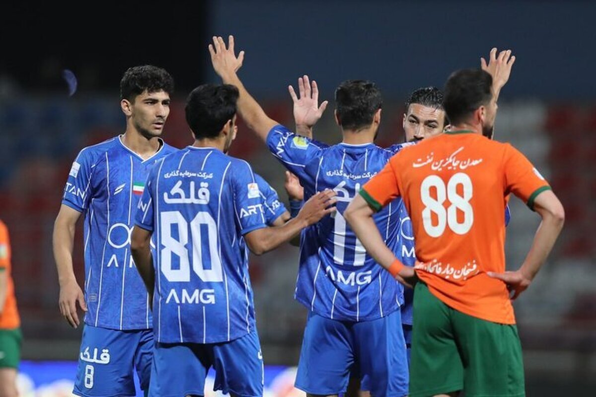 برگشت لیگ به ضرر تیم ملی است/ عزیزیان: اولویت با آمادهسازی بازیکنان باشد برگشت لیگ به ضرر تیم ملی است/ عزیزیان: اولویت با آمادهسازی بازیکنان باشد