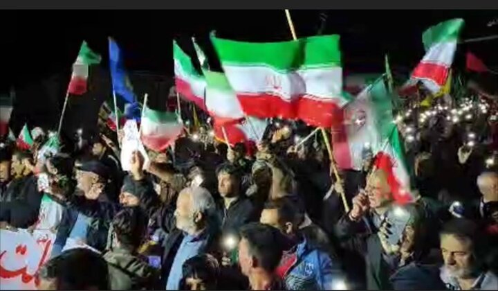 خدمترسانی موکب خادمالشهدای نهاوند به عاشقان وطن خدمترسانی موکب خادمالشهدای نهاوند به عاشقان وطن