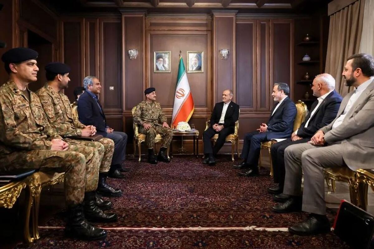 دیدار فرمانده ارتش پاکستان با رئیس جمهور دیدار فرمانده ارتش پاکستان با رئیس جمهور