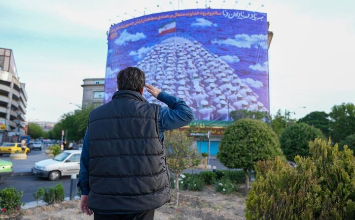 دیوارنگاره میدان راهآهن «به یادِ دریادلان دنا» تغییر کرد دیوارنگاره میدان راهآهن «به یادِ دریادلان دنا» تغییر کرد