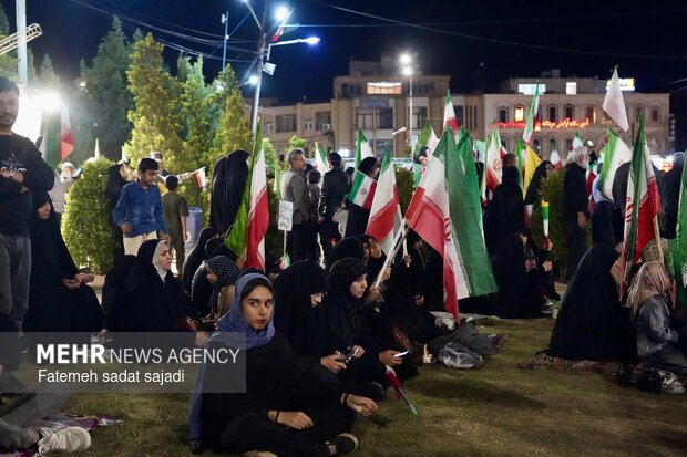 صدای دفاع از وطن مردم باغیرت رزن در خیابانها صدای دفاع از وطن مردم باغیرت رزن در خیابانها