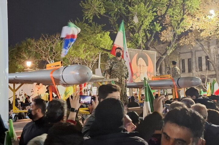نمایش پهپاد شاهد ۱۳۶ در اجتماع شبانه تبریزیها نمایش پهپاد شاهد ۱۳۶ در اجتماع شبانه تبریزیها