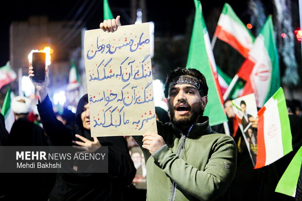 پنجاه و ششمین شب از حضور با صلابت قمیها در میدان پنجاه و ششمین شب از حضور با صلابت قمیها در میدان
