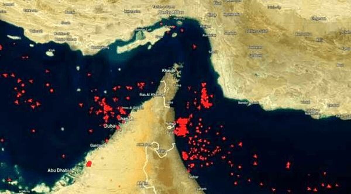 افزایش دامنه نفوذ ایران در تنگه هرمز/ بلومبرگ: کشتیها از تنگه فاصله گرفتند افزایش دامنه نفوذ ایران در تنگه هرمز/ بلومبرگ: کشتیها از تنگه فاصله گرفتند