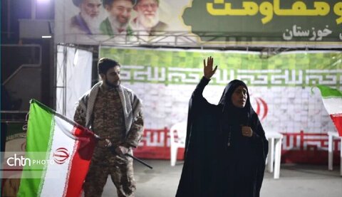 اهوازیها به تماشای «آرشهای زمانه» نشستند اهوازیها به تماشای «آرشهای زمانه» نشستند