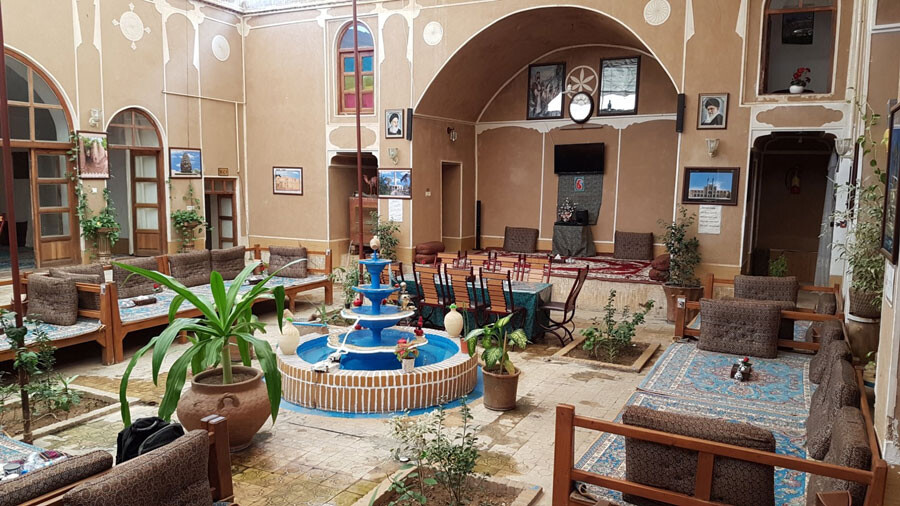 بهترین رستورانهای یزد؛ از سنتی تا فست فودها + آدرس lastsecond.ir-yazd-best-restauraunts-terme-&-toranj.jpg