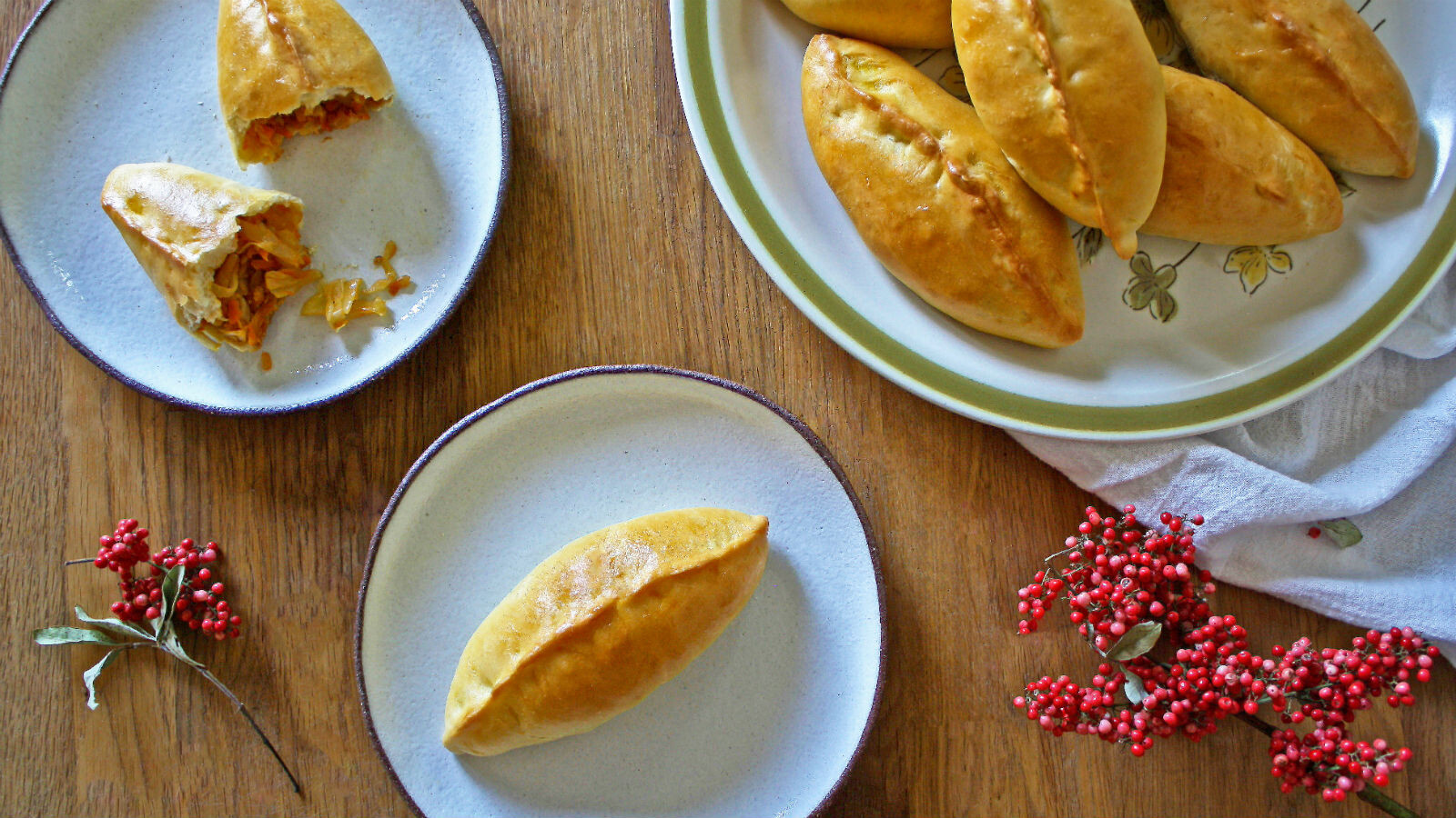 بهترین غذاهای روسیه کداماند؟ Piroshki-main.jpg