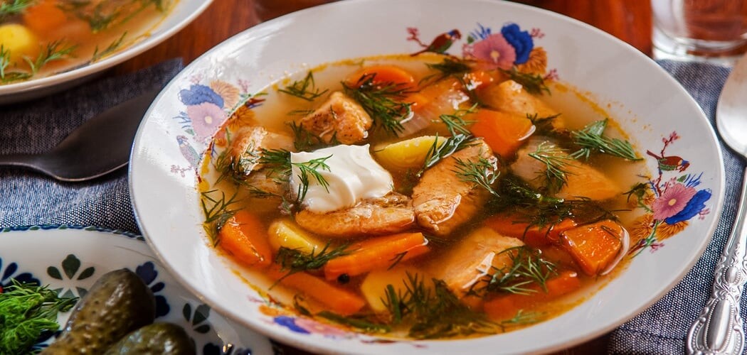 بهترین غذاهای روسیه کداماند؟ Russian-Fish-Soup-Recipe-for-Ukha-Made-with-Salmon-and-Vegetables-Copyright-2021-Terence-Carter-Grantourismo.jpg