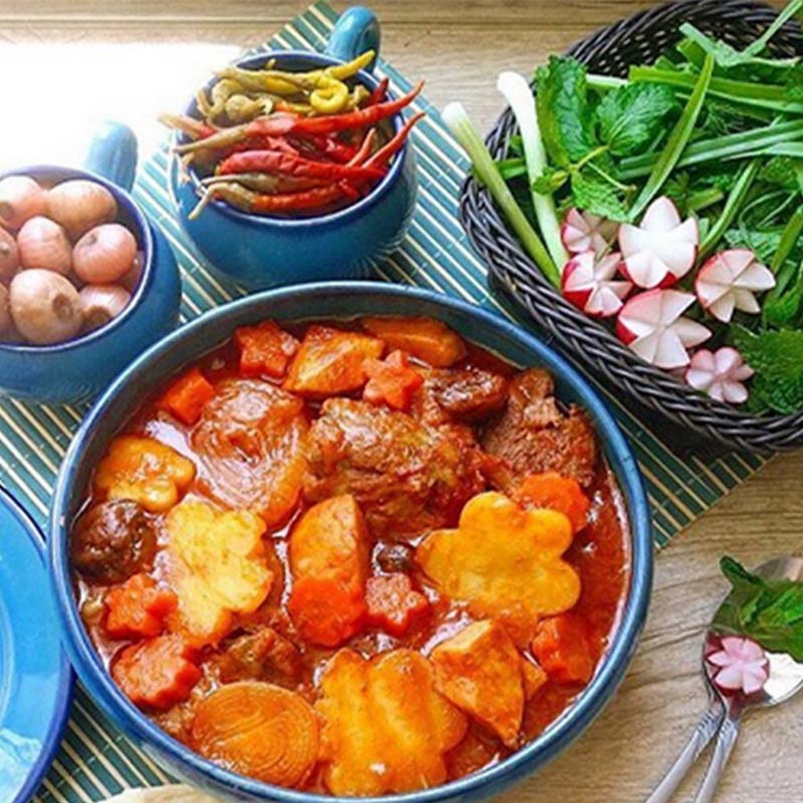 بهترین و معروف ترین غذاهای محلی و سنتی اصفهان + عکس تاس کباب.jpg