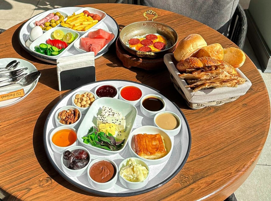 بهترین کافههای صبحانهدار مناطق مختلف تهران با آدرس lastsecond.ir-cafes-with-breakfast-in-tehran-adli.jpg