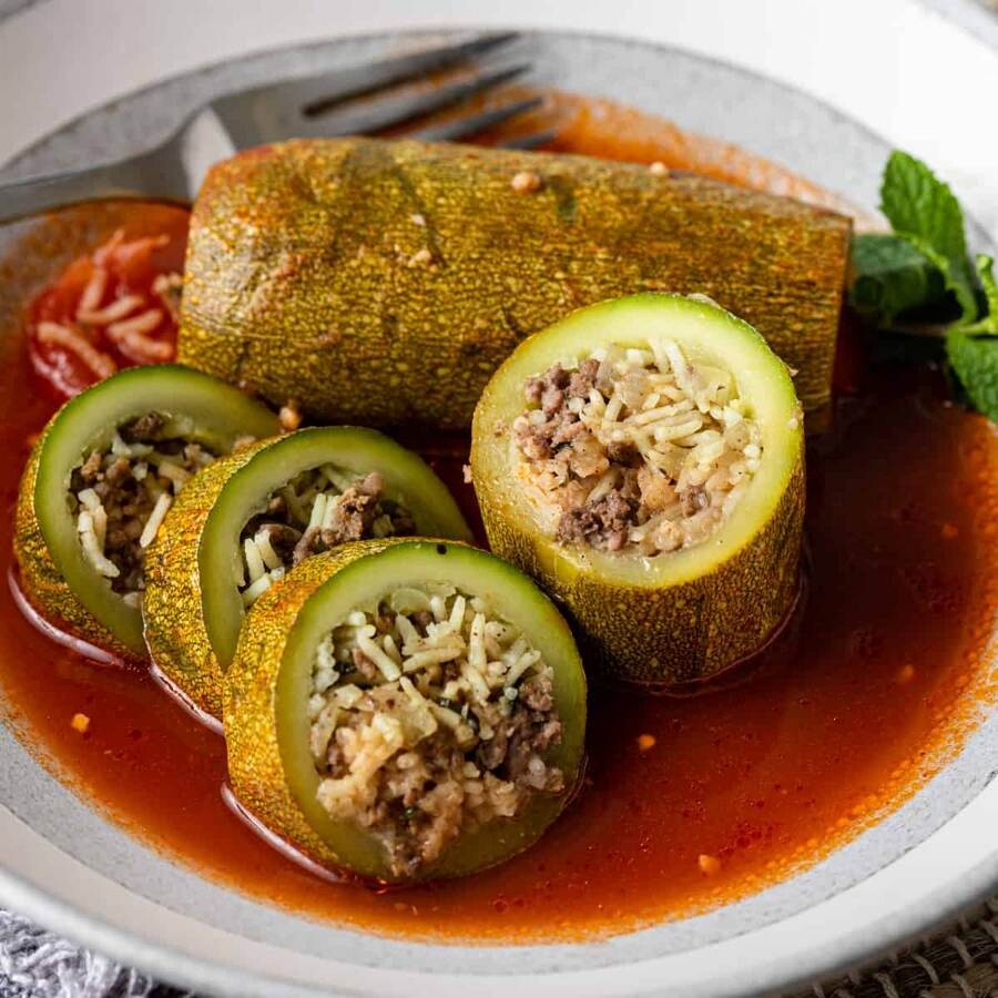 تجربه بینظیر غذای عربی با بهترین دسرها و غذاهای قطر Stuffed-Zucchini-Kousa-Mahshi-square.jpg