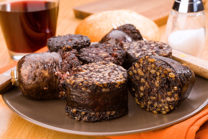 چندشآورترین غذاهای دنیا چه غذاهایی هستند؟ + عکس lastsecond.ir-Black_Pudding_Blood_Sausage.jpg