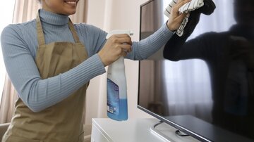 اشتباهات رایج هنگام تمیز کردن تلویزیون اشتباهات رایج هنگام تمیز کردن تلویزیون