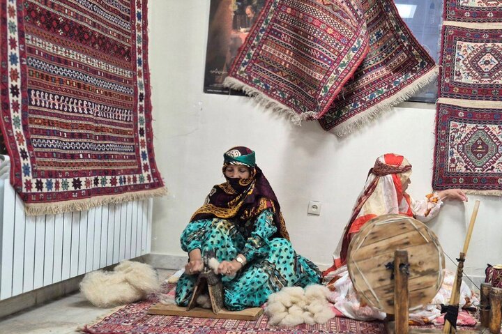 افتتاح خانه ورنی در اصلاندوز همزمان با هفته صنایع دستی افتتاح خانه ورنی در اصلاندوز همزمان با هفته صنایع دستی