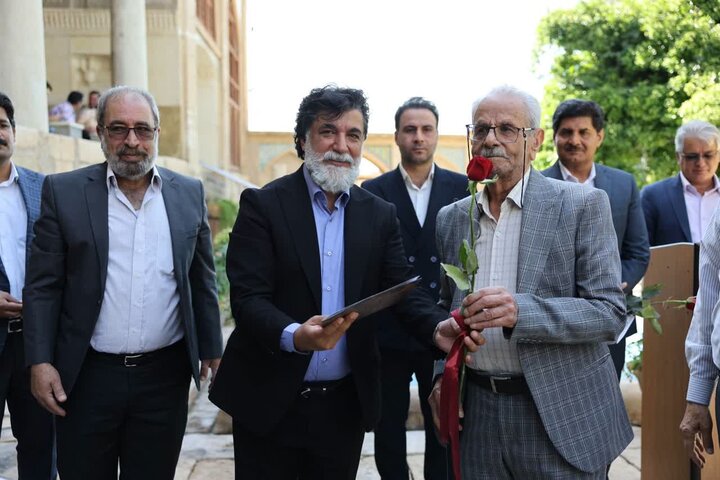 افتتاح هفته صنایع دستی در شیراز با محوریت هنر سنگتراشی افتتاح هفته صنایع دستی در شیراز با محوریت هنر سنگتراشی