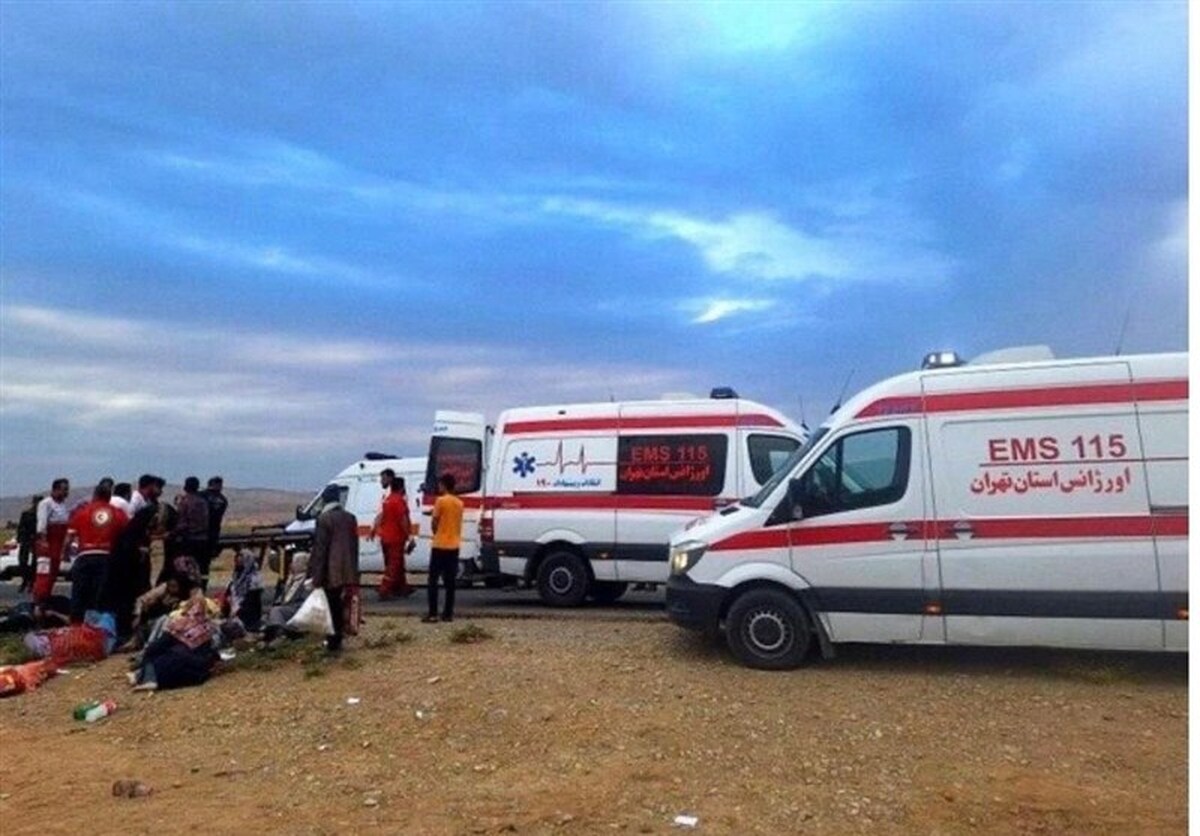 حادثه در جاده ورامین / مینیبوس واژگون شد حادثه در جاده ورامین / مینیبوس واژگون شد