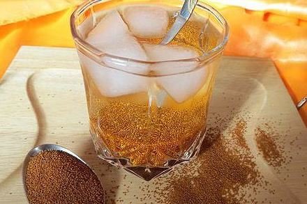 خاکشیر؛ گیاهی که در مرز میان غذا و دارو قرار دارد خاکشیر؛ گیاهی که در مرز میان غذا و دارو قرار دارد