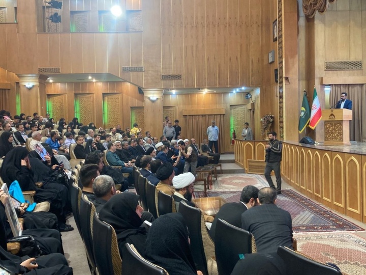 رونمایی از «رسم صد ساله» با حضور حجتالاسلام قاضی عسگر و نماینده آیتالله سیستانی رونمایی از «رسم صد ساله» با حضور حجتالاسلام قاضی عسگر و نماینده آیتالله سیستانی