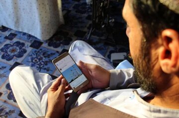 هجوم طالبان به گوشیهای هوشمند / عکس هجوم طالبان به گوشیهای هوشمند / عکس