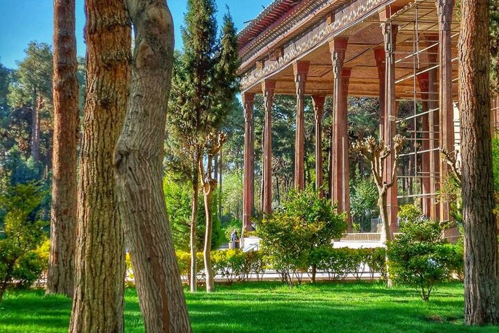 درختان ۴۰۰ ساله چهلستون اصفهان تحت حفاظت ویژه قرار گرفتند درختان ۴۰۰ ساله چهلستون اصفهان تحت حفاظت ویژه قرار گرفتند