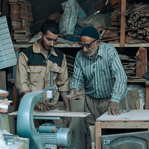 نجوای چوب در اصفهان؛ وقتی هنردست بر «منبر» مینشیند نجوای چوب در اصفهان؛ وقتی هنردست بر «منبر» مینشیند