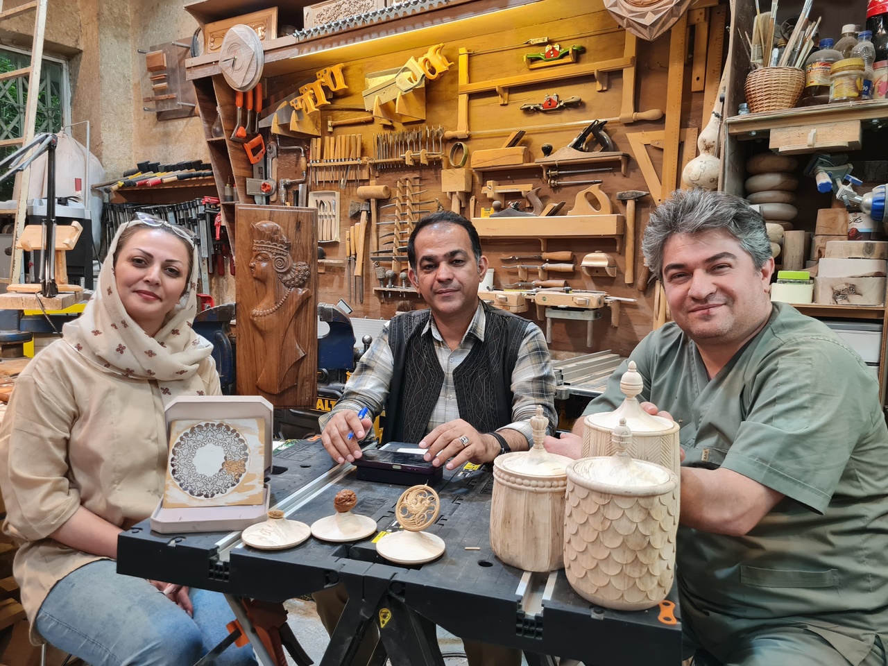 گرایش حراج تهران به زیبایی محض هنرهای سنتی ایرانی گرایش حراج تهران به زیبایی محض هنرهای سنتی ایرانی