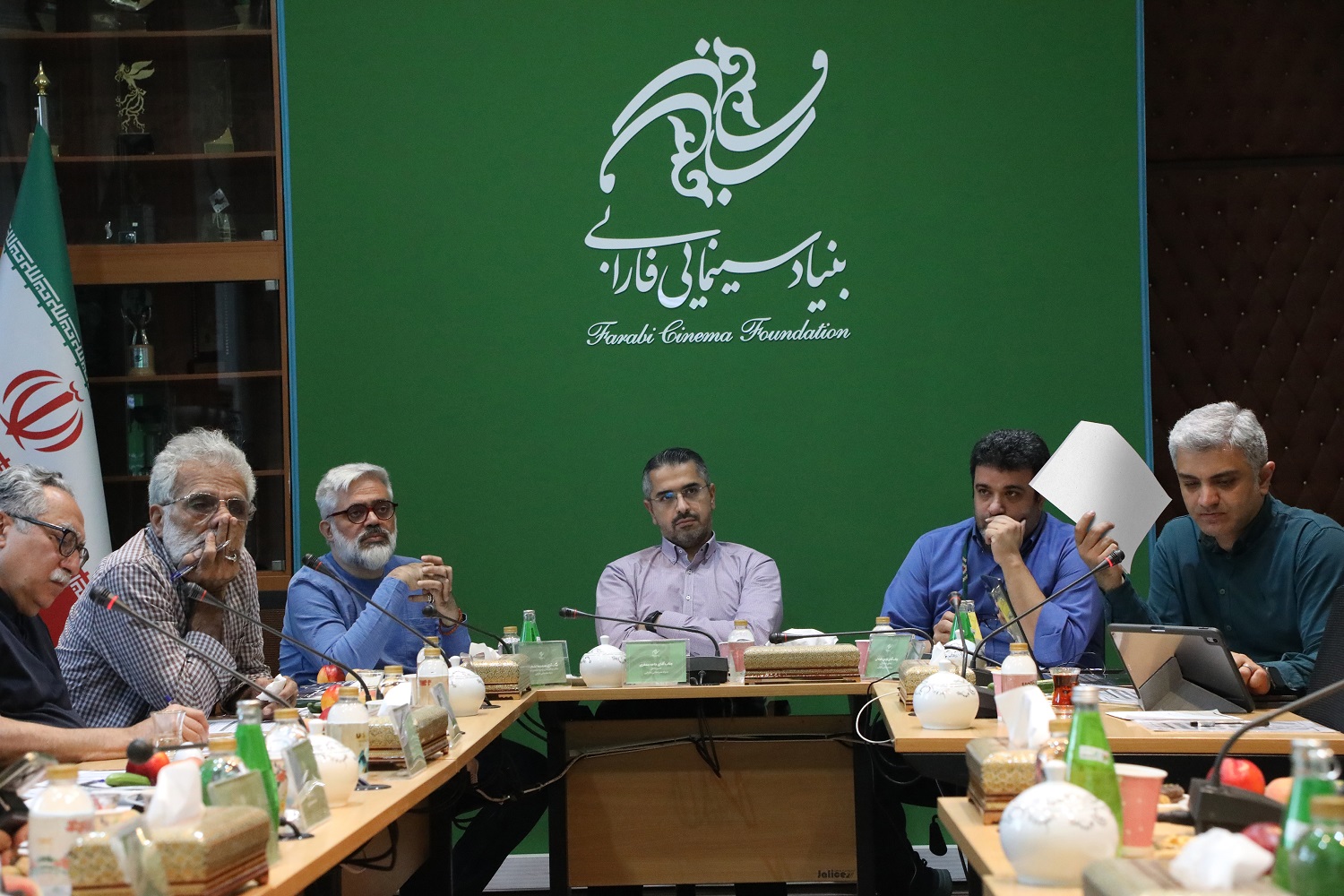 گردهمایی چهرههای شاخص سینمای ایران برای پیچینگ ۱۴۰۵ فارابی/ ۳۷ پروژه از میان بیش از ۸۰۰ طرح به مرحله ارائه رسیدند گردهمایی چهرههای شاخص سینمای ایران برای پیچینگ ۱۴۰۵ فارابی/ ۳۷ پروژه از میان بیش از ۸۰۰ طرح به مرحله ارائه رسیدند